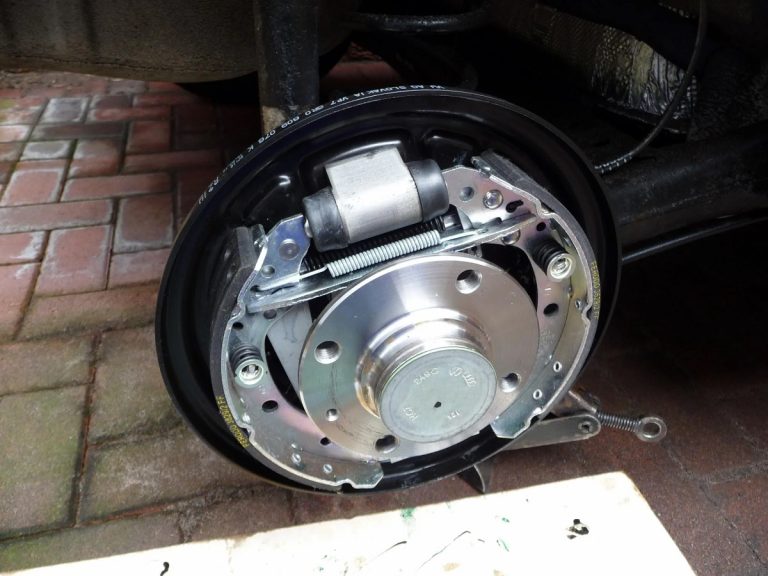 Why Do Brakes Squeak Only When Reversing? Maintenance Tips & Solutions