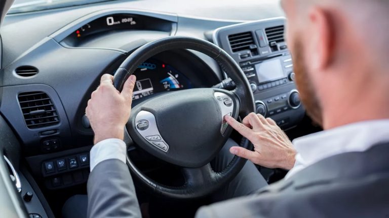 Engine Shakes When Idling – Causes, Risks, and Quick Fixes